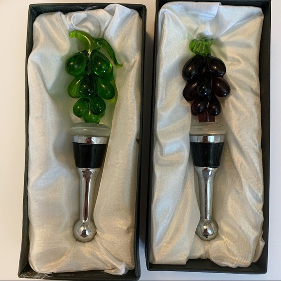 2 LSArts grape wine stoppers NWT - Picture 1 of 4